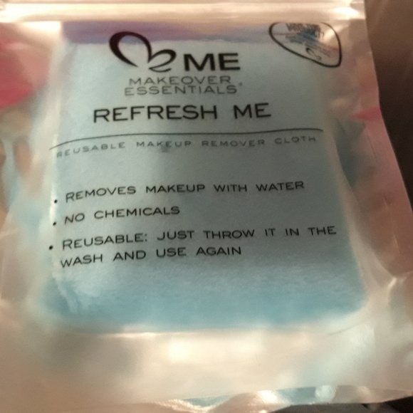 Me Makeover Essentials Bundle - Picture 3 of 5